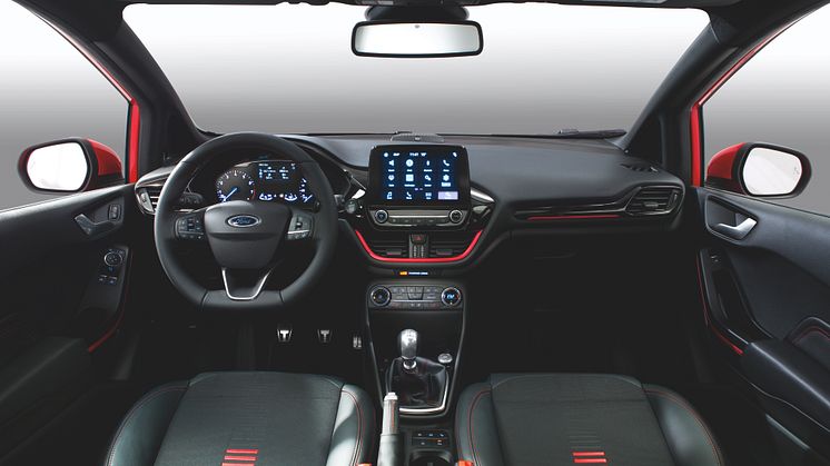 FordFiesta_RedBlack_05