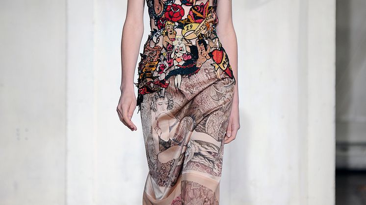 MAISON MARGIELA (Belgien) Margielas tatoveringskjole leger med opfattelsen af, hvad der er tøj og hvad der er hud.