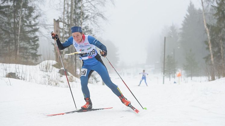 Lisa Larsen i skidspåret vid VM-tävlingen tidigare i år. Foto: Donatas Lazauskas