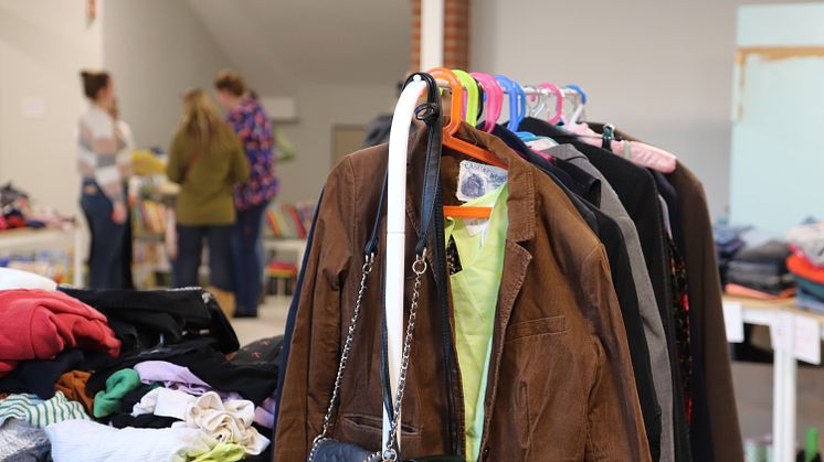 Studierende sammeln 1060 Euro mit Spendenflohmarkt für die Kinderherzhilfe