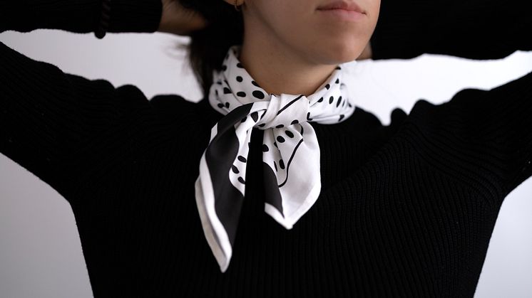 Scarf front model