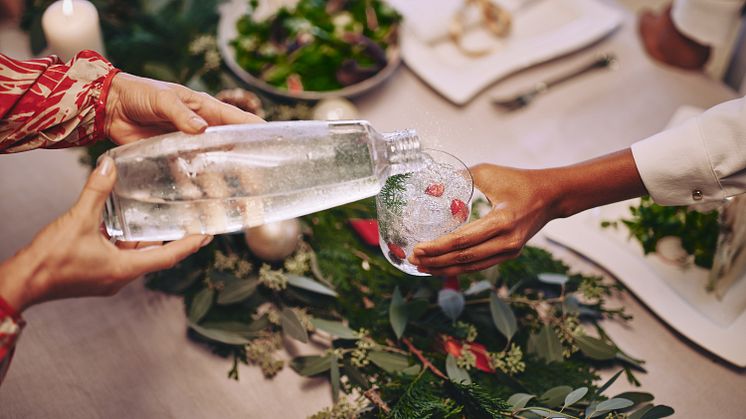 Christmas Dinning - Pouring Glass Bottle