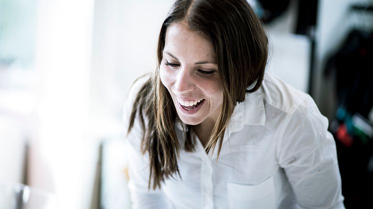 Charlotte Kalla vid sidan av spåret