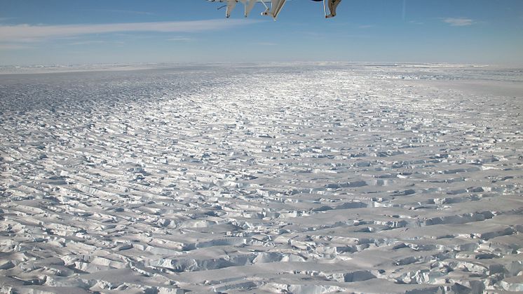 Reconnaissance flight over the Thwaites glacier (U.S. National Science Foundation)
