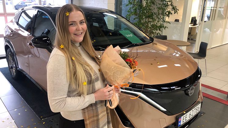 Irene Warloff kjøpte en Nissan LEAF i 2021 og vant en ny bil! Hun valgte en ny Nissan ARIYA fra Birger N. Haug. 
