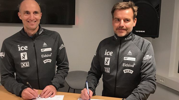 SIGNERER: Morten Djupvik, generalsekretær i Norges Skiskytterforbund og Torben Sneve, konsernsjef i Adecco Norge.
