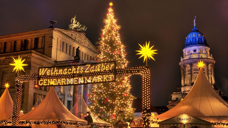 Julmarknaden på Gendarmenmarkt i Berlin. FOTO: visitBerlin/Wolfgang Scholvien