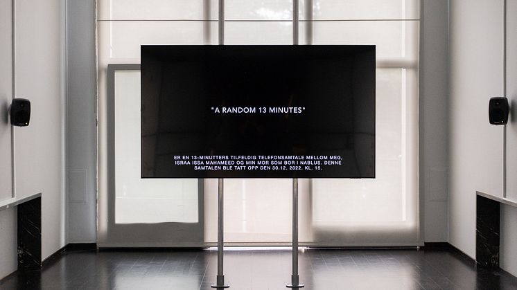 Israa Mahameed, A Random 13 Minutes (2023) – en intim telefonsamtale mellom Mahameed og hennes mor, som ble tatt om rundt 10 måneder før folkemordet i Gaza. Foto: Ola Vatn.