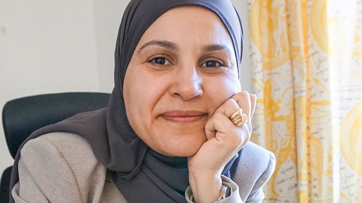 Det är naturligt att diskutera personcentrerad vård med andra forskare eftersom vi håller på att göra om hela sjuksköterskeutbildningen på högskolan med fokus på just detta, menar Atika Khalaf, just hemkommen från ett internationellt möte på Malta.