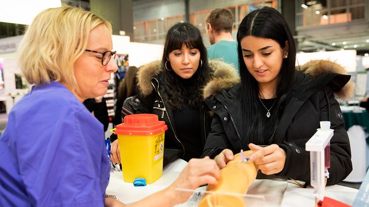 Besökare fick bl.a. testa på olika yrken både i verklighet och genom VR-teknik på mässan. 