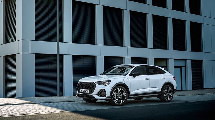 Audi Q3 Sportback 45 TFSI e (Gletsjerhvid)