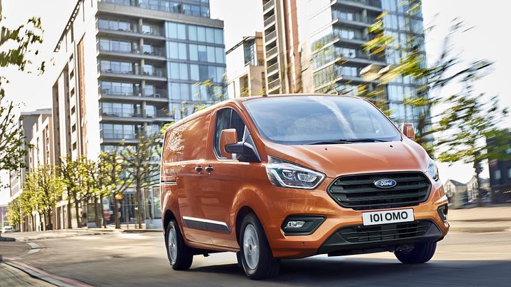 2017_Ford_TransitCustom_02