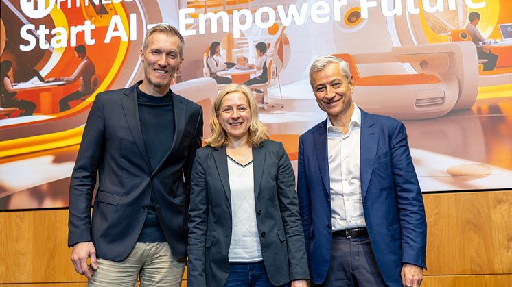 Daniel Terzenbach (BA), Yvonne Kohlmann (BDA) und Jean-Philippe Courtois (Microsoft) wollen mit der Initiative IT-Fitness Berufsberater*innen fit in Sachen KI machen. 