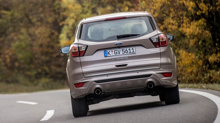 2016Kuga_Vignale_Milano_Grigio_025