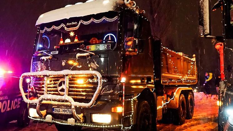Geschmückter Track während der Lichterfahrt im Erzgebirge