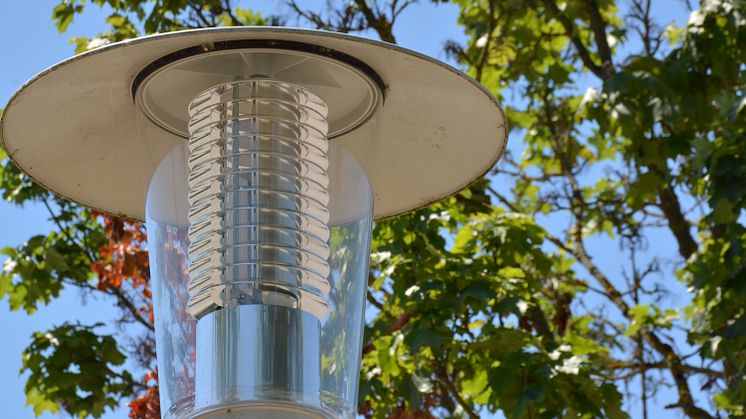 Viele Leuchten in Grafenwöhr sind bereits auf moderne LED-Technik umgestellt. Das Bayernwerk wird sich in den kommenden fünf Jahren um Wartung und Instandhaltung der Straßenbeleuchtung kümmern.