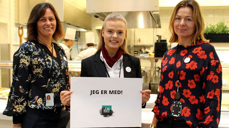 Fra venstre: Anne Marie Schrøder, Ida Silseth og Anne-Grete Haugen jobber aktivt for å redusere matsvinn i NHO-bygget. Nå sparker de igang KuttMatsvinn-uken for å få de ansatte i bygget med på laget.  (Foto: Anne Birgitte Hjelseth/NHO)