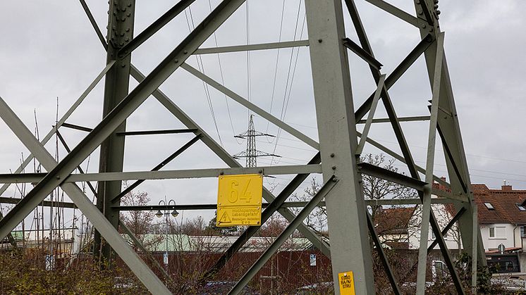 Die Hochspannungsleitung in Bamberg soll saniert werden. Die Bayernwerk Netz untersucht ab Montag, 16. Mai, zur Vorbereitung die Bodenbeschaffenheit.