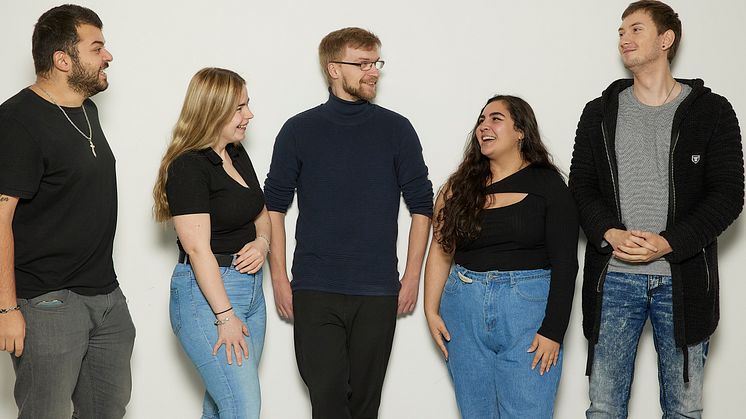 Ali, Lara, Jan, Asya und Dominik (v.l.) absolvieren aktuell ihre Ausbildung bei der TAS AG