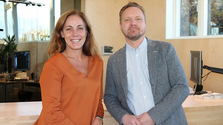 Pia Tymberg och Henrik Hägglund hjälper koncernbolag och större organisationer med kompletta lösningar för ekonomi- och HR-system 