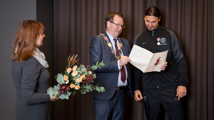 Zlatan tilldelas MALMÖ STADS HEDERSTECKEN