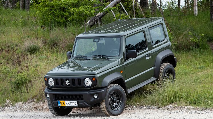 Jimny Van fra skov til grusvej