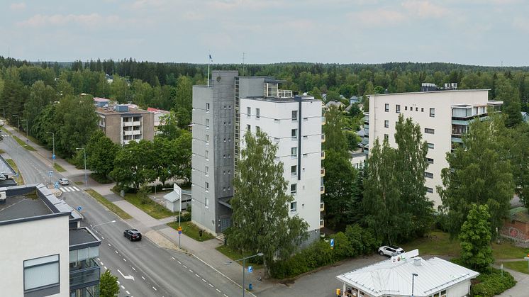 Kaisu Koiviston tuleva teos sijoittuu Hyvinkään Torikadulle asuinkerrostalon julkisivuun. Kuva: Ilkka Vuorinen