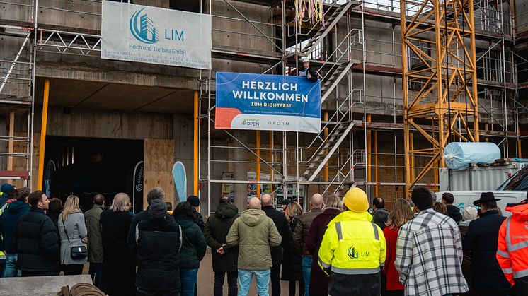 GFORM und Greenman OPEN feiern Richtfest für neuen EDEKA Markt mit Wohnbebauung in Mittelfranken