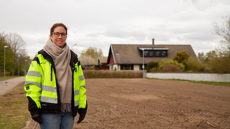 Parkingenjör Annica Jörgensen har utrett och planerat lämpliga försöksområden där ängar kan anläggas.