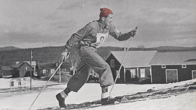 ​​Hedra minnet av Mora-Nisse - åk med röd mössa den 5 mars