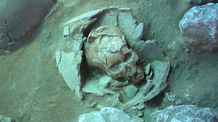 En gravplats från Lapitakulturen med en av de individer vars DNA nu analyserats. Foto: Frederique Valentin