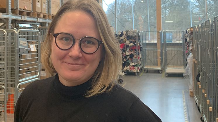 Elin Segerlind, ny kommunikatör på Wargön Innovation i testhallen på Vargön. 