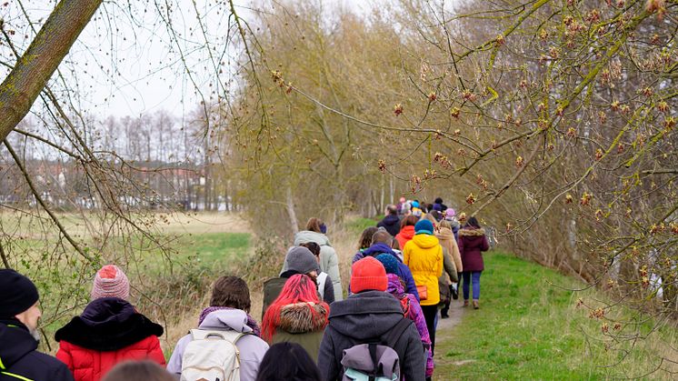 Am 13. und 14. Oktober 2023 lädt der Hochschulsport der TH Wildau Wanderbegeisterte zu einer 100-Kilometer-Wanderung ein, die sich über 24 Stunden erstreckt und in mehrere Abschnitte unterteilt ist. (Bild: TH Wildau)