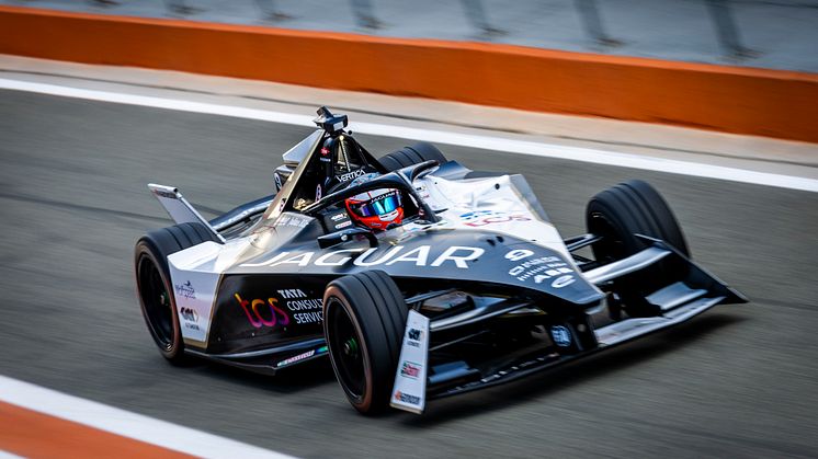 J_TCS_Racing_S9_Valencia_Jaguar_I-TYPE_6_161222_008