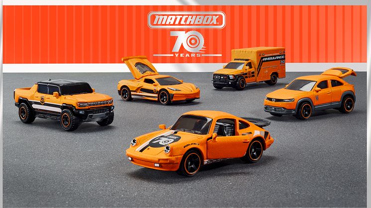 Die Jubiläumsreihe umfasst besondere 70-Jahre-Jubiläums-Die-Cast-Fahrzeuge in sieben verschiedenen Sortimenten der Matchbox-Linie, die das Platin-Jubiläum durch einzigartige Details würdigen.