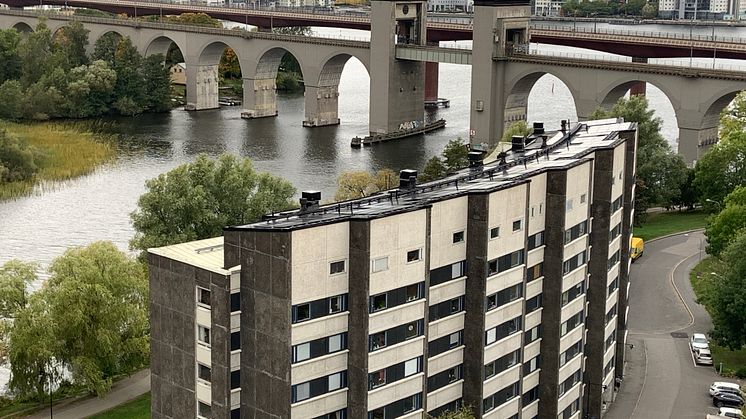 Den nya solcellsanläggningen i HSB brf Tanto på Södermalm blir med sina 376 kWp enligt Svensk Solenergi den hittills största bland bostadsrättsföreningar i Stockholms stad.