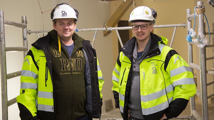Peter Nitka och Max Jensen är arbetsledare respektive servicechef och tycker att projektet, som ska besiktigas 9 april, är annorlunda och kul. 