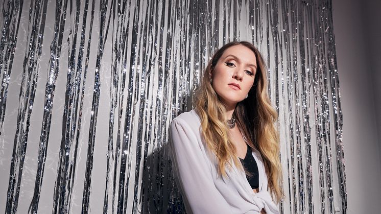 Myra Granberg kickstartar hösten med nya singeln “Grammofon”