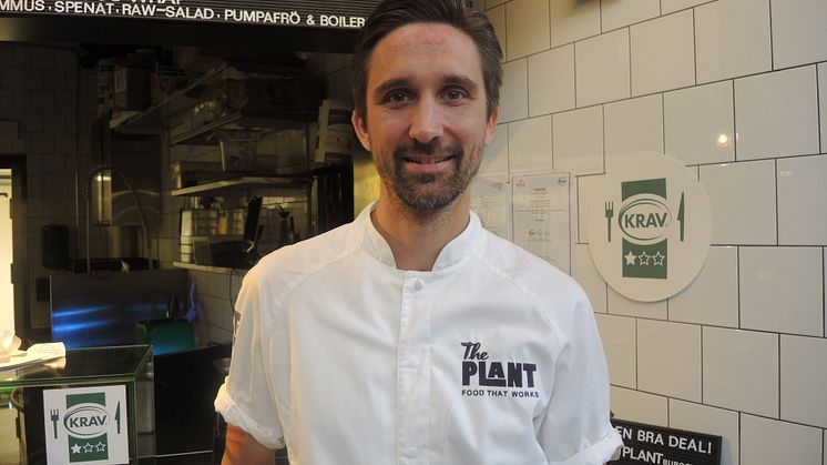 Maximilan Lundin gillar KRAVs nya märkning för restaurang. Foto: KRAV