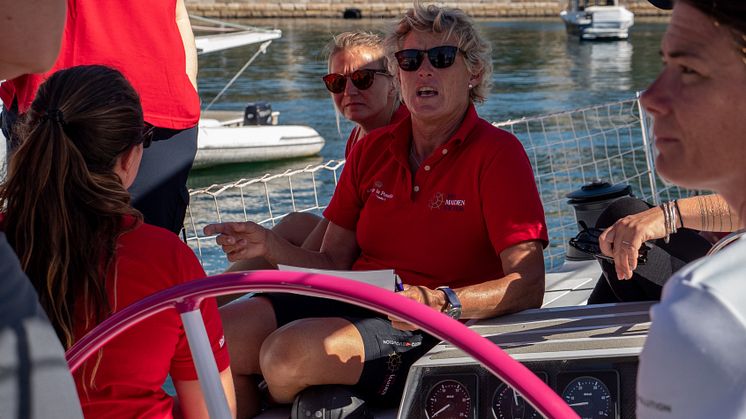 HI-res image - Inmarsat - Skipper Wendy Tuck briefs the team before leaving for Auckland