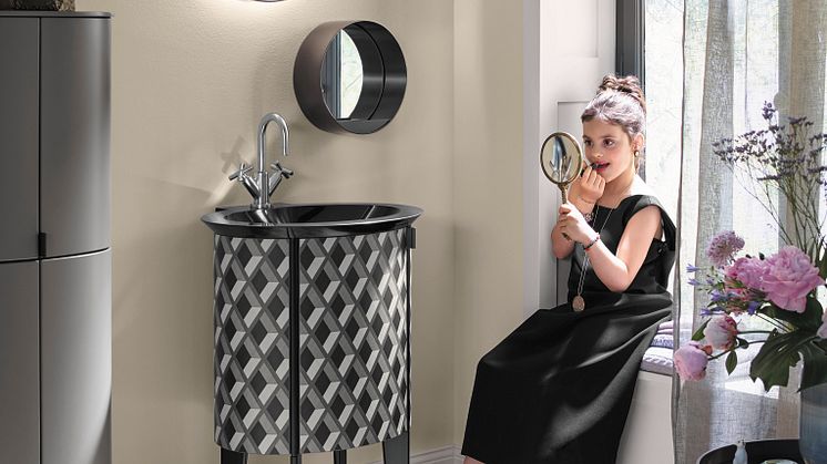 Die Kollektion Diva 2.0 von burgbad bietet auch eine Gästebad-Lösung mit Leuchtspiegel
