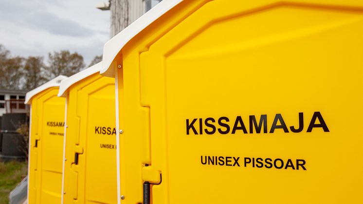 Kissamaja på rad.jpg