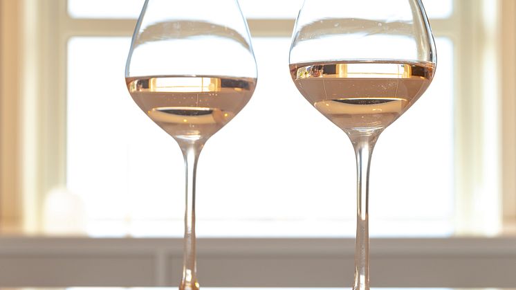 Rosefargede glass Odyssé Hadeland Glassverk