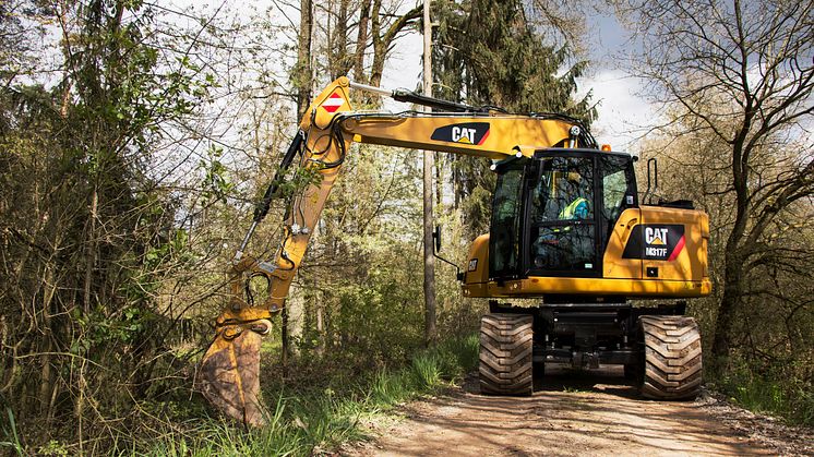 Cat M317F hjulgrävare med kompakt svängradie