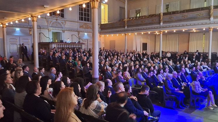 Public in sala Musikaliska la concertul Zilei Nationale a Romaniei in Suedia3.jpg