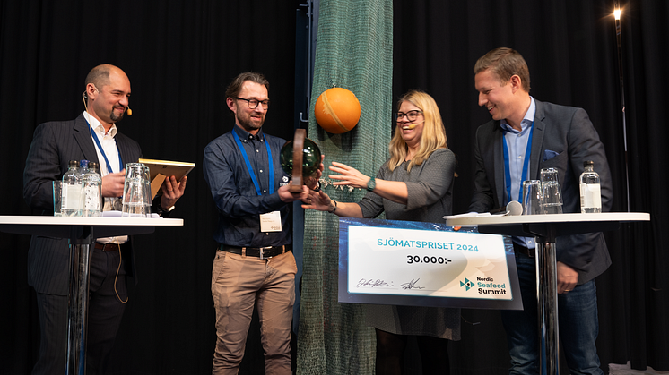 Krishan Kent, Fiskbranschens riksförbund och ordförande i Sjömatsprisjuryn, Martin Kuhlin, vd Sweden Pelagic, Lillemor Lindberg, Innovatum Science Park, Anton Boyner, Ikano bank under prisceremonin på Nordic Seafood Summit.