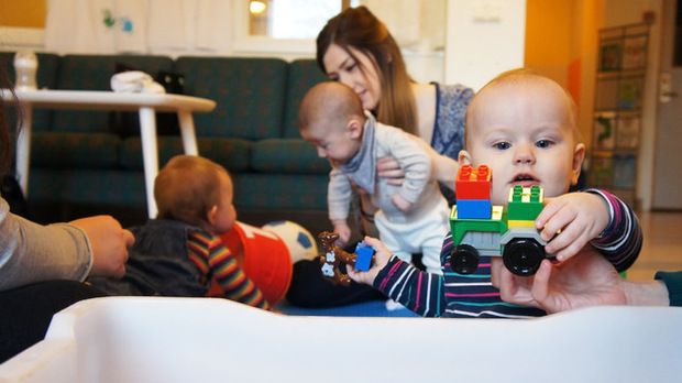 Kävlinge vill satsa på en familjecentral för att, genom samverkan med kommunala och regionala verksamheter, kunna erbjuda ännu bättre stöd och service för barnfamiljer. Nästa steg är påbörja dialog med Region Skåne om att etablera en familjecentral.