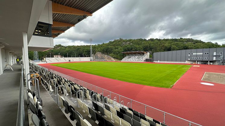 Rimnersvallen utsikt från västra läktaren mot fotbollsplanen samt norra och östra läktaren