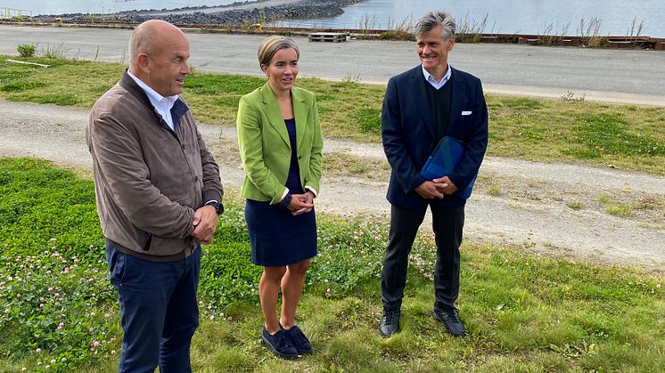 Adm. direktør Asgeir Solheim i Fabritius ble presentert som ny aksjonær i Eidos av Lier kommunes ordfører Gunn Cecilie Ringdal og adm. direktør Jon-Erik Lunøe i Bane Nor Eiendom på Lierstranda fredag 28. august.