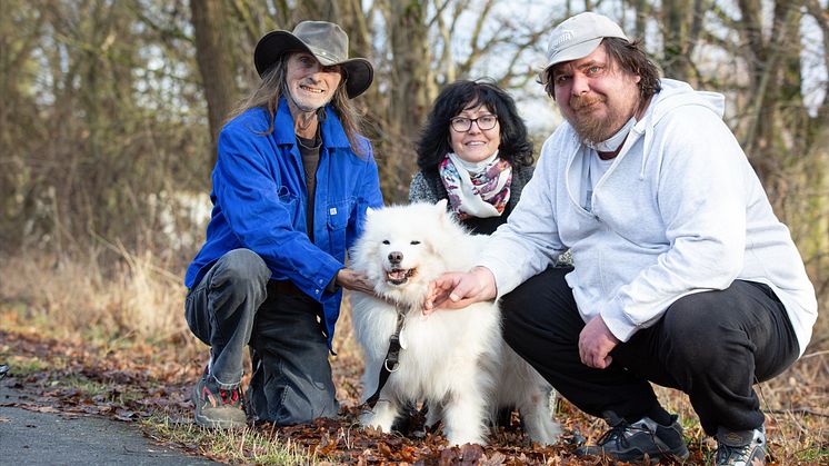 Beim Spaziergang: von links Andreas Schuster, Einrichtungsleiterin Martina Heder und Andreas Geißer.